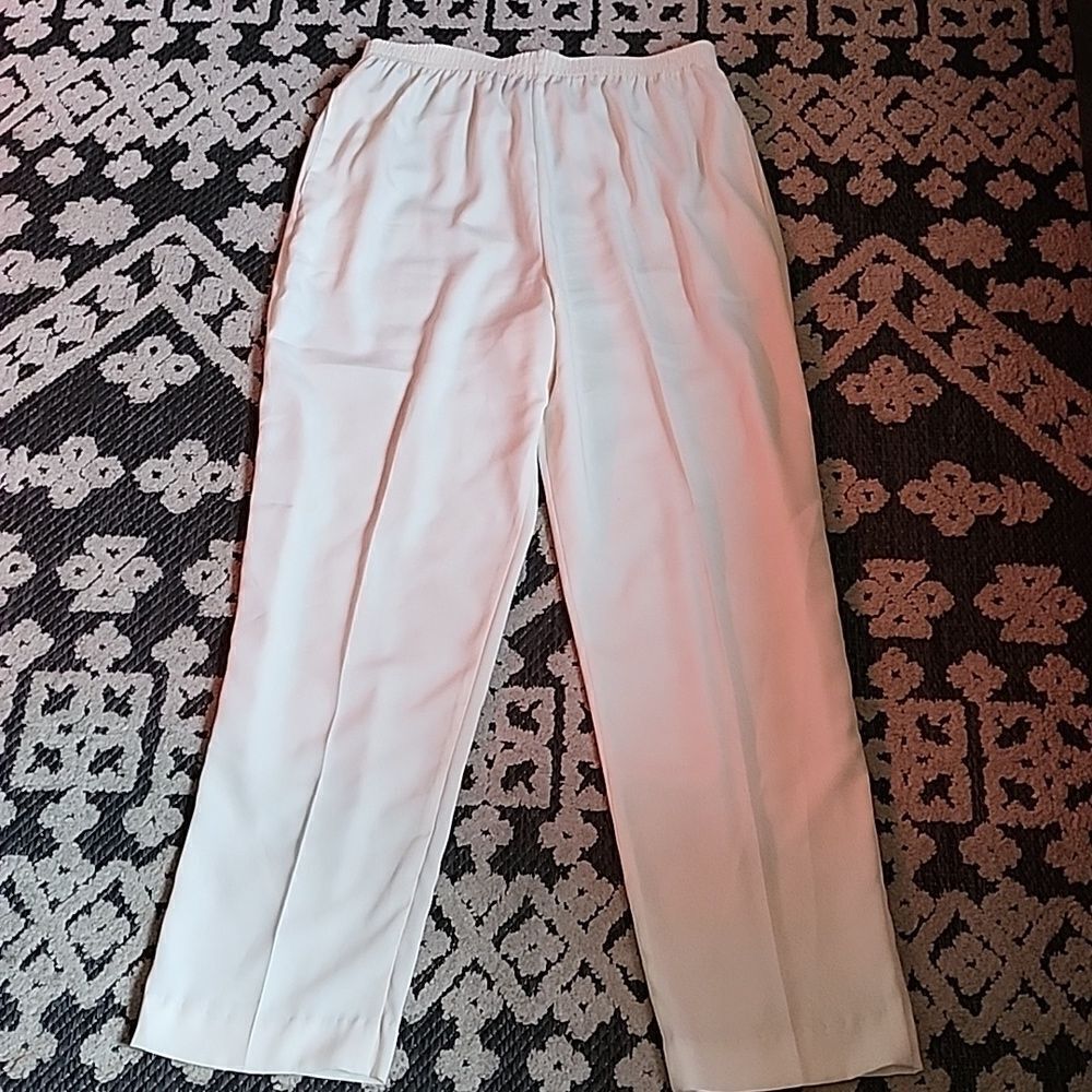 Size small Susan Graver white pants.